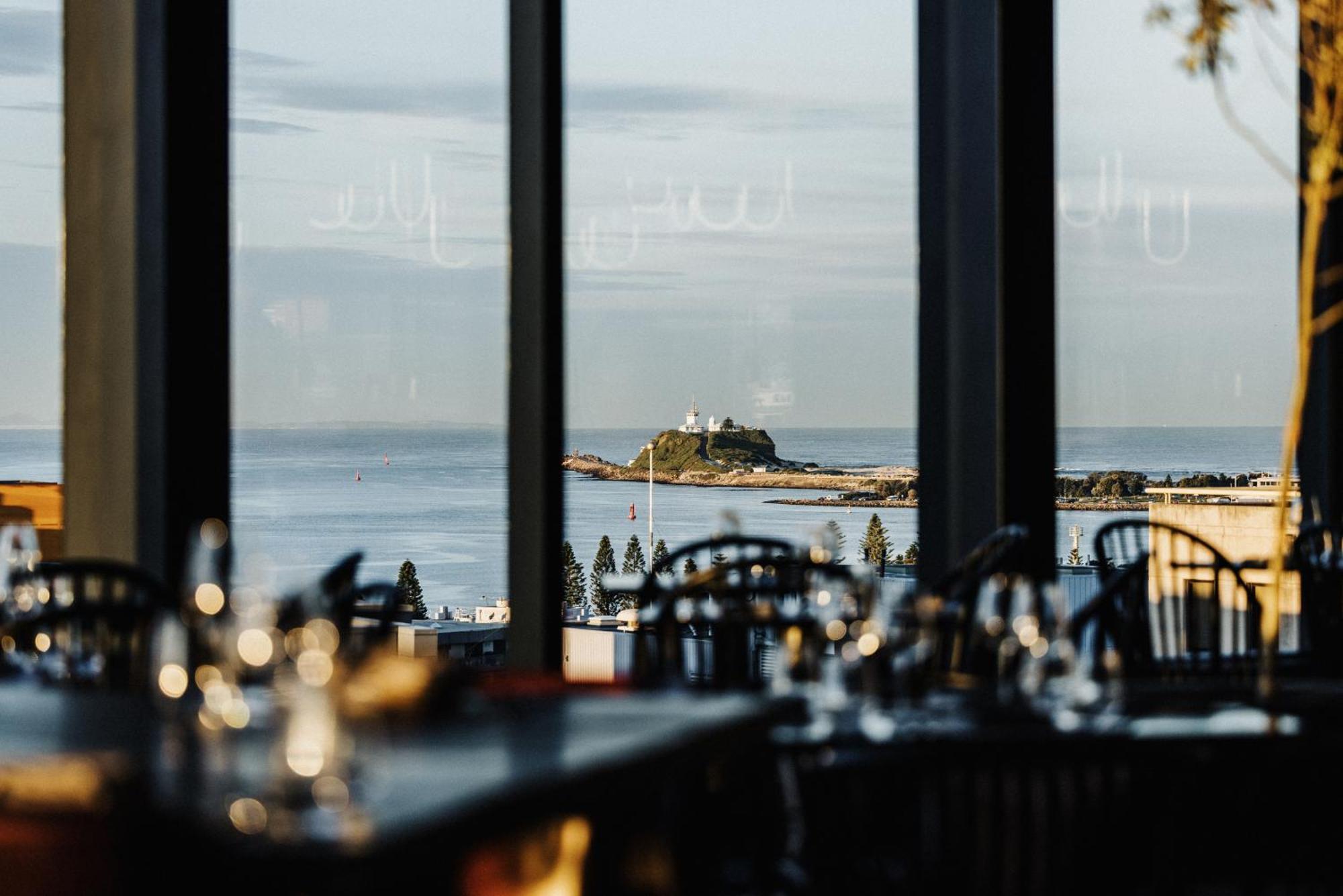 فندق Crystalbrook Kingsley نيو كاسل المظهر الخارجي الصورة View from the restaurant