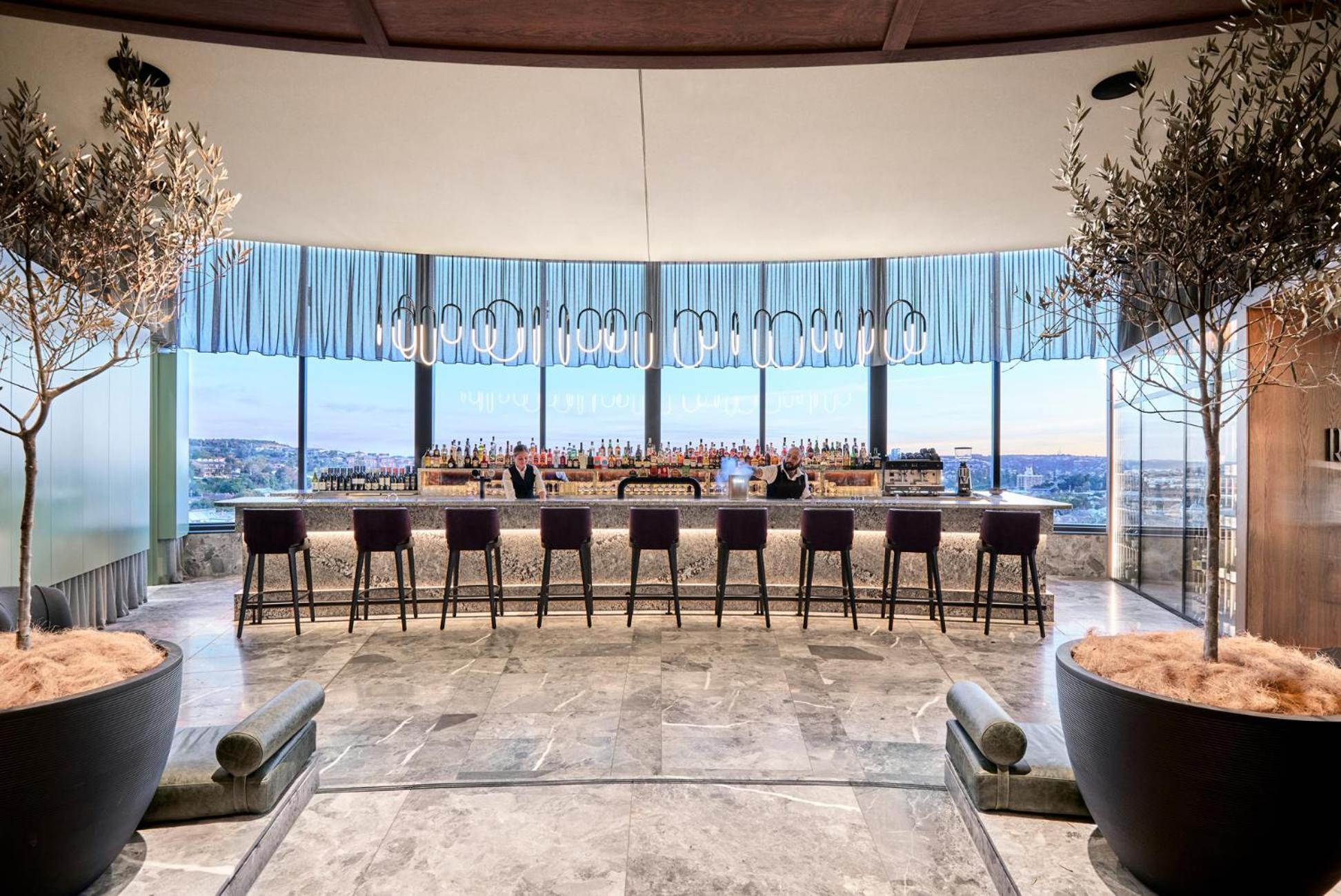 فندق Crystalbrook Kingsley نيو كاسل المظهر الخارجي الصورة The bar at the top of the hotel